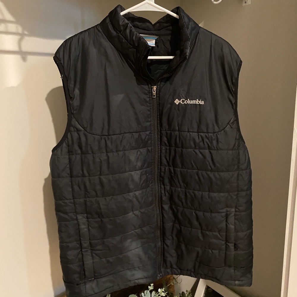 •COLUMBIA• Black Vest